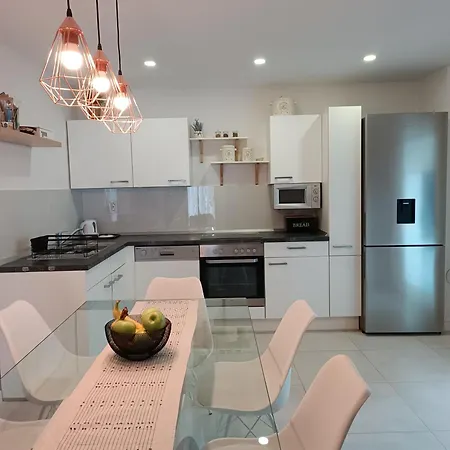 La La Lalic House 아파트 포드고라
