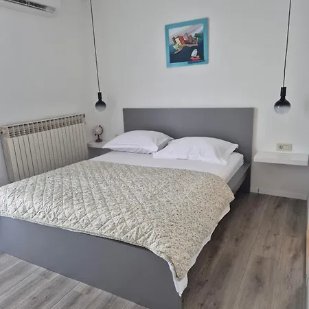 아파트 La La Lalic House 포드고라